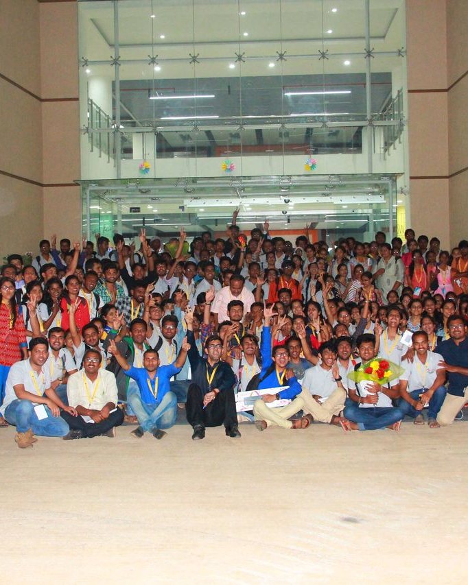 Several hundred students and participants gathered for a group photo in a large atrium at Deshpande Startups